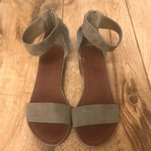 Like new, Light Brown sandals with small heel